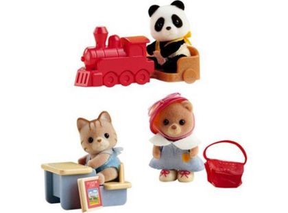 Sylvanian Families Baby příslušenství - panda, méďa a veverka si hrají doma - Veverka
