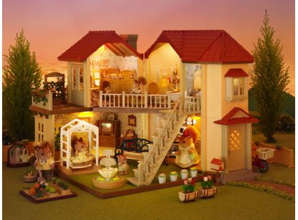 Sylvanian Families Dárkový set Městský patrový dům se světly, nábytkem a postavičkami
