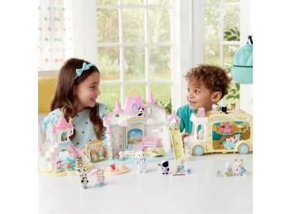 Sylvanian Families Duhové dětské hřiště s bazénem