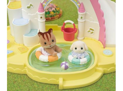 Sylvanian Families Duhové dětské hřiště s bazénem