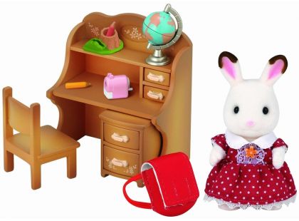 Sylvanian Families Nábytek chocolate králíků - sestra u psacího stolu se židlí
