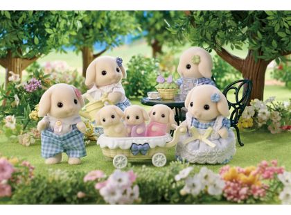 Sylvanian Families Rodina Flora králíci s trojčaty