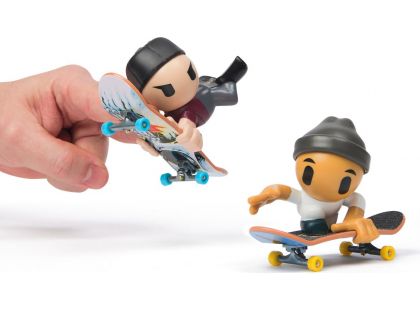 Tech Deck Sk8 Crew fingerboard s figurkou Dvojbalení černá čepice a černá kšiltovka