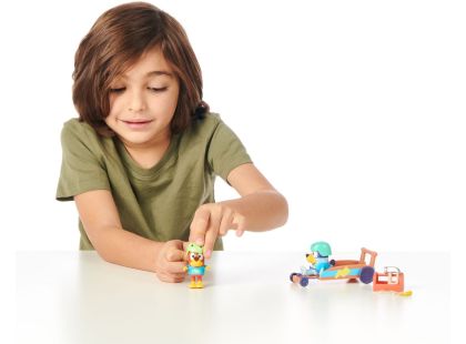 TM Toys Herní sada Bluey na cestách autíčko + figurky